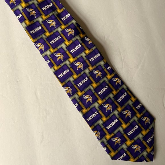 NFL VIKINGS Novelty Tie Purple & Gold NWOT - Picture 3 of 3